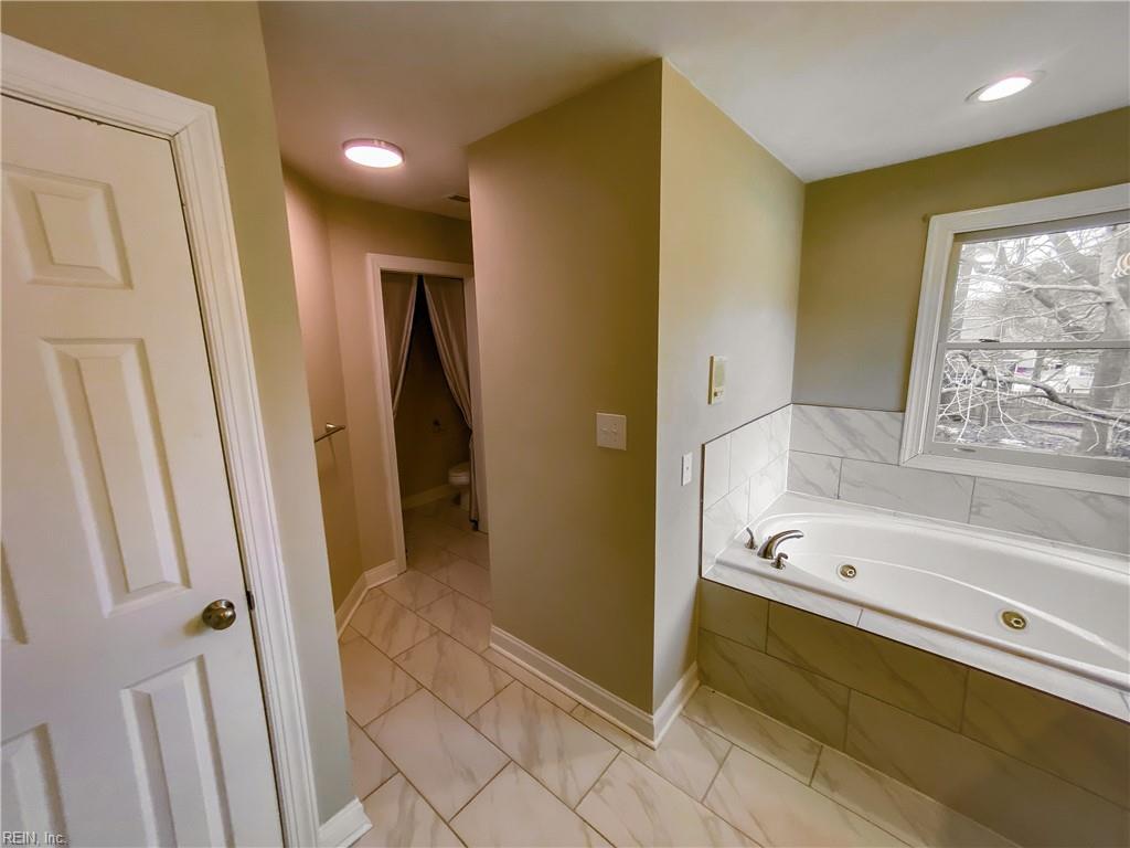 1508 Crystal Lake DR