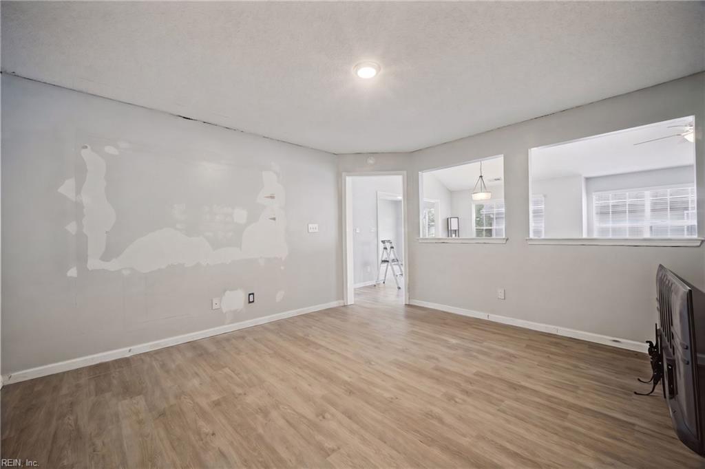 602 Sawgrass LN 6