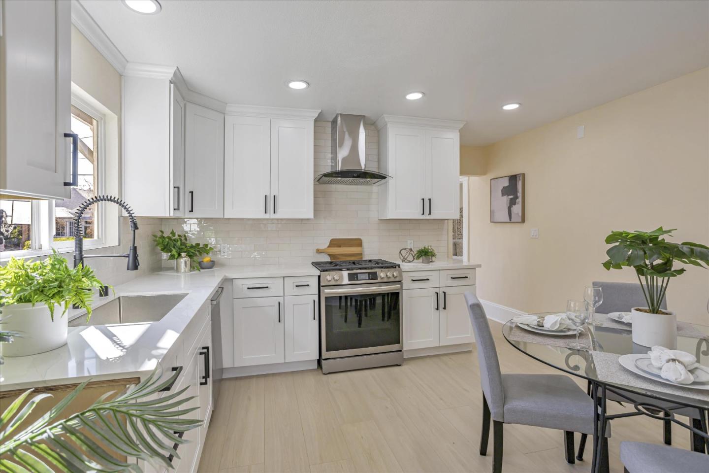 152 N 14th ST
