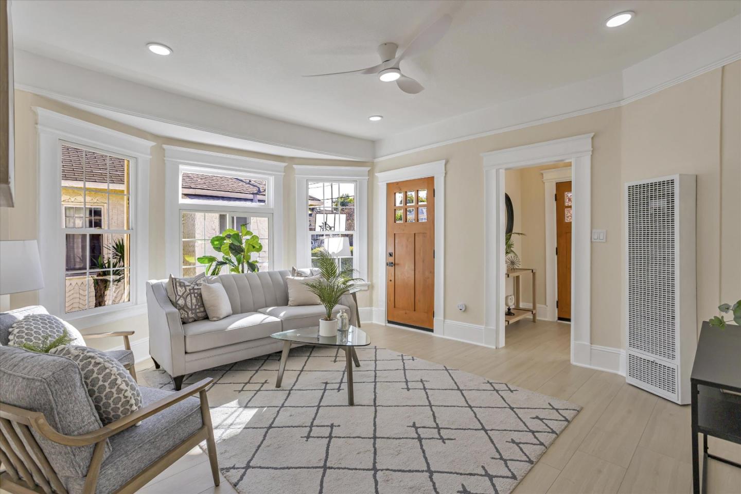 152 N 14th ST