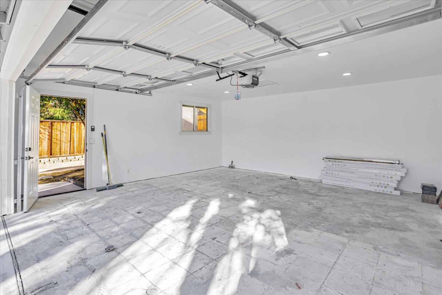 152 N 14th ST