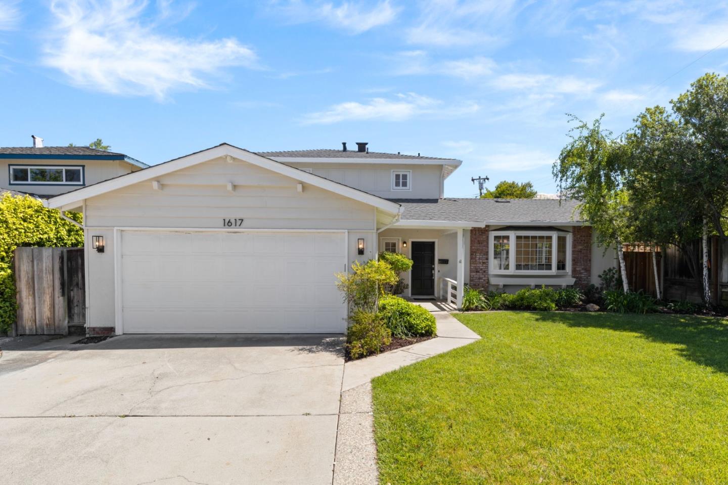 1617 Inverness CIR