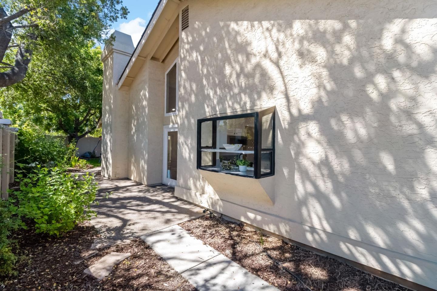 2380 Bayo Claros CIR