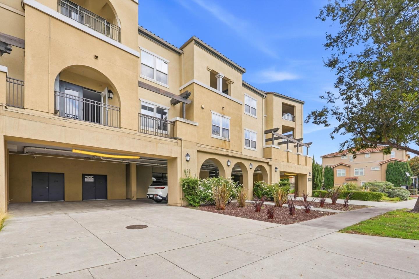 1883 Agnew RD 229