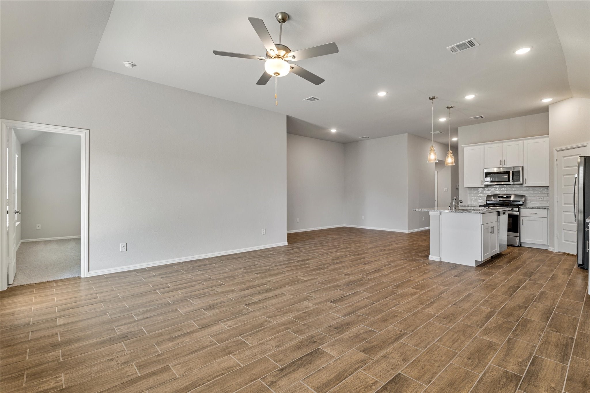 425 Kingsbury Avenue