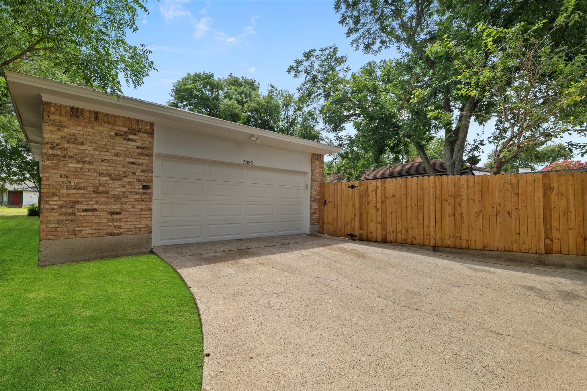 5835 Sunnywood Drive