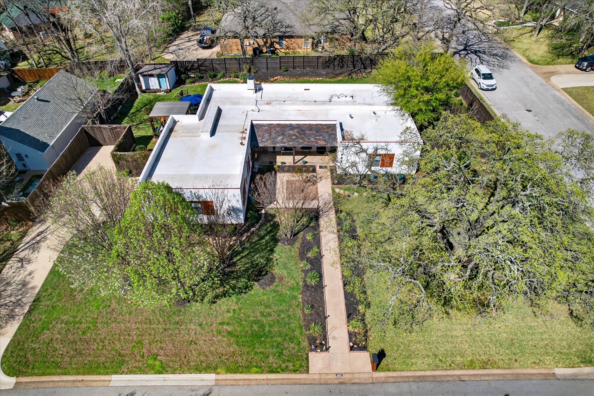 905 Lynhurst Lane