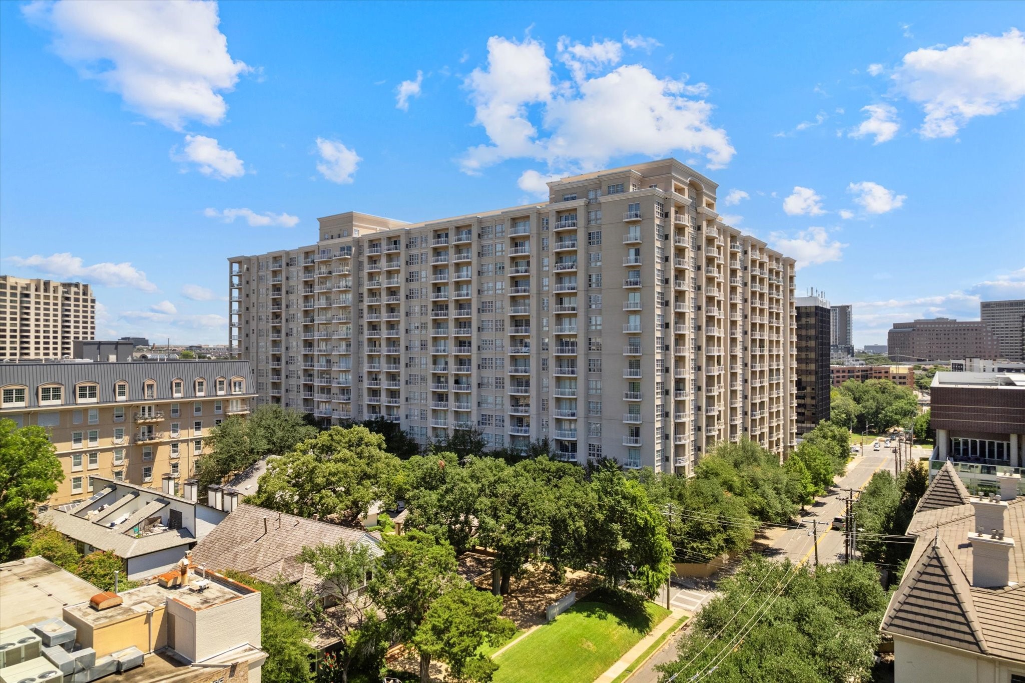 3225 Turtle Creek Boulevard 707