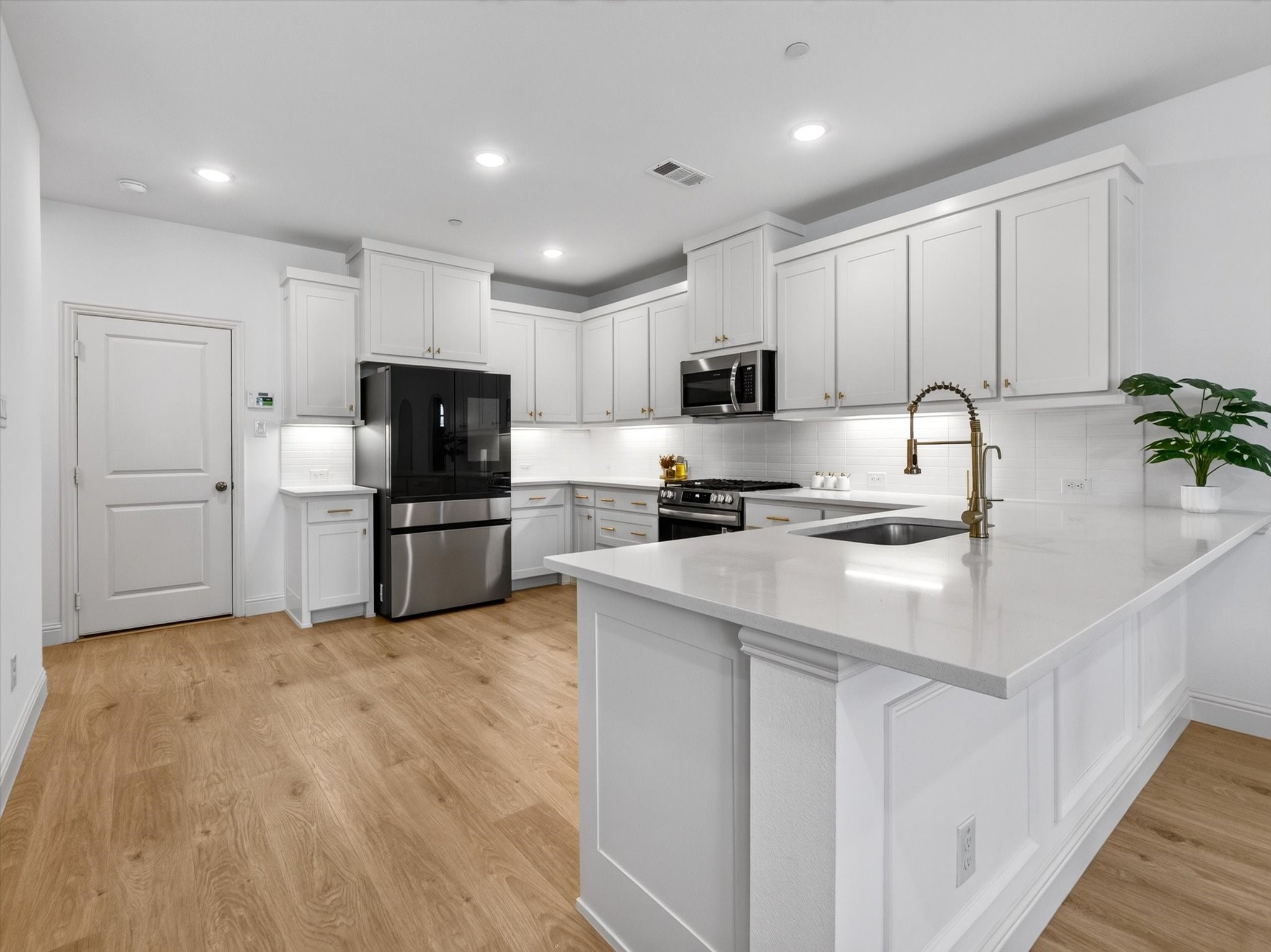 8900 Magnet Drive