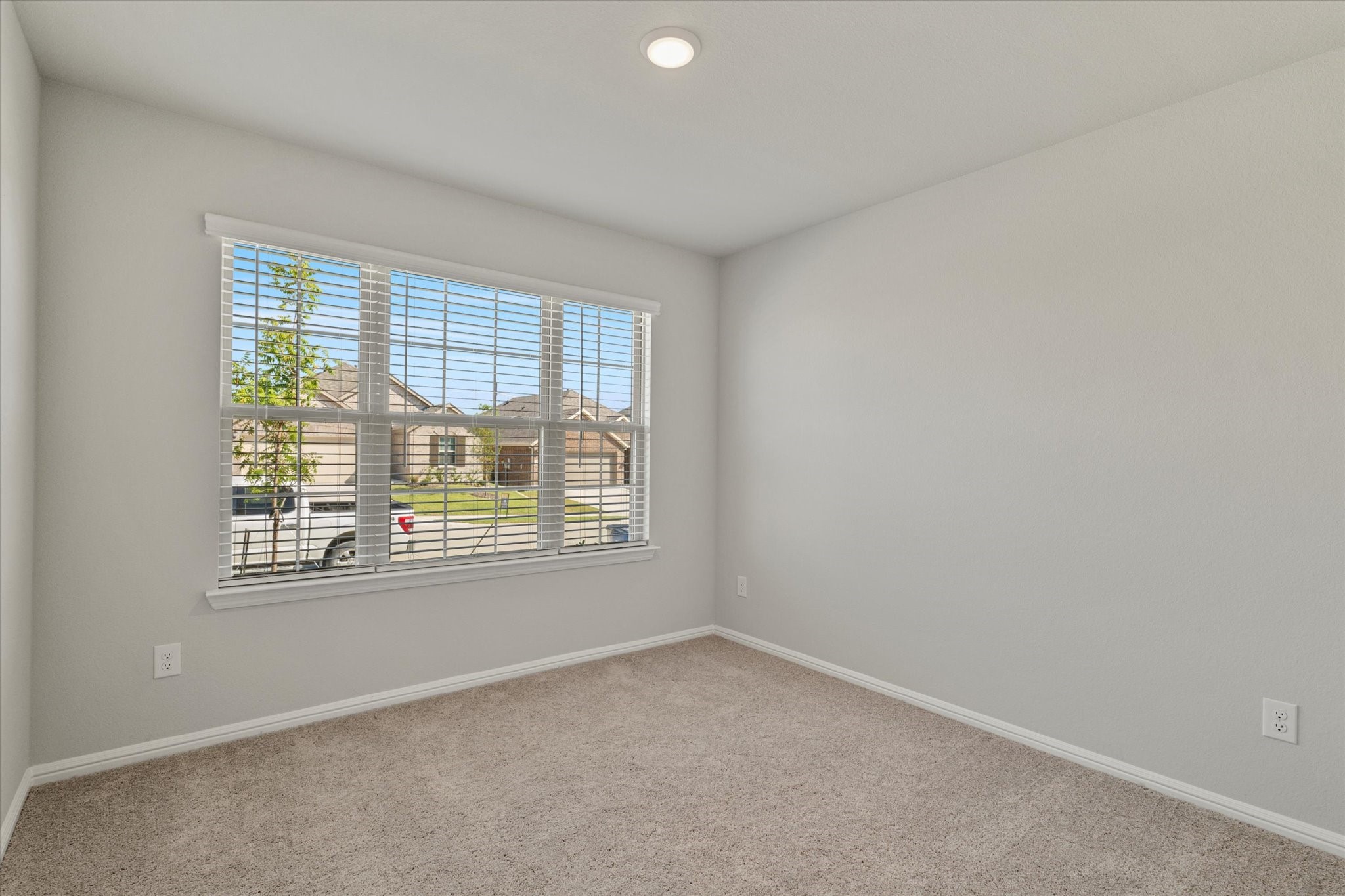 425 Kingsbury Avenue