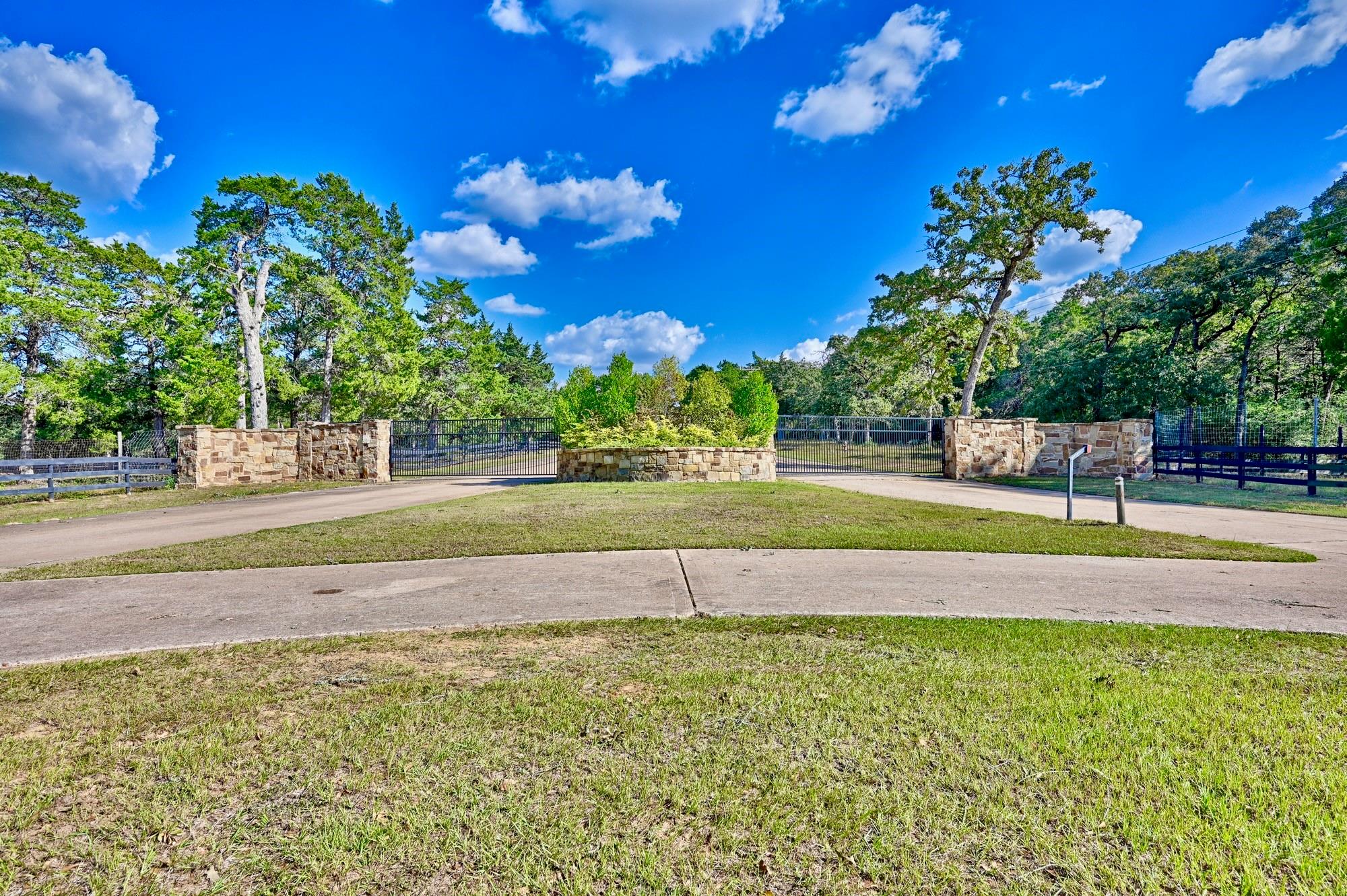 404 Saint Andrews Drive