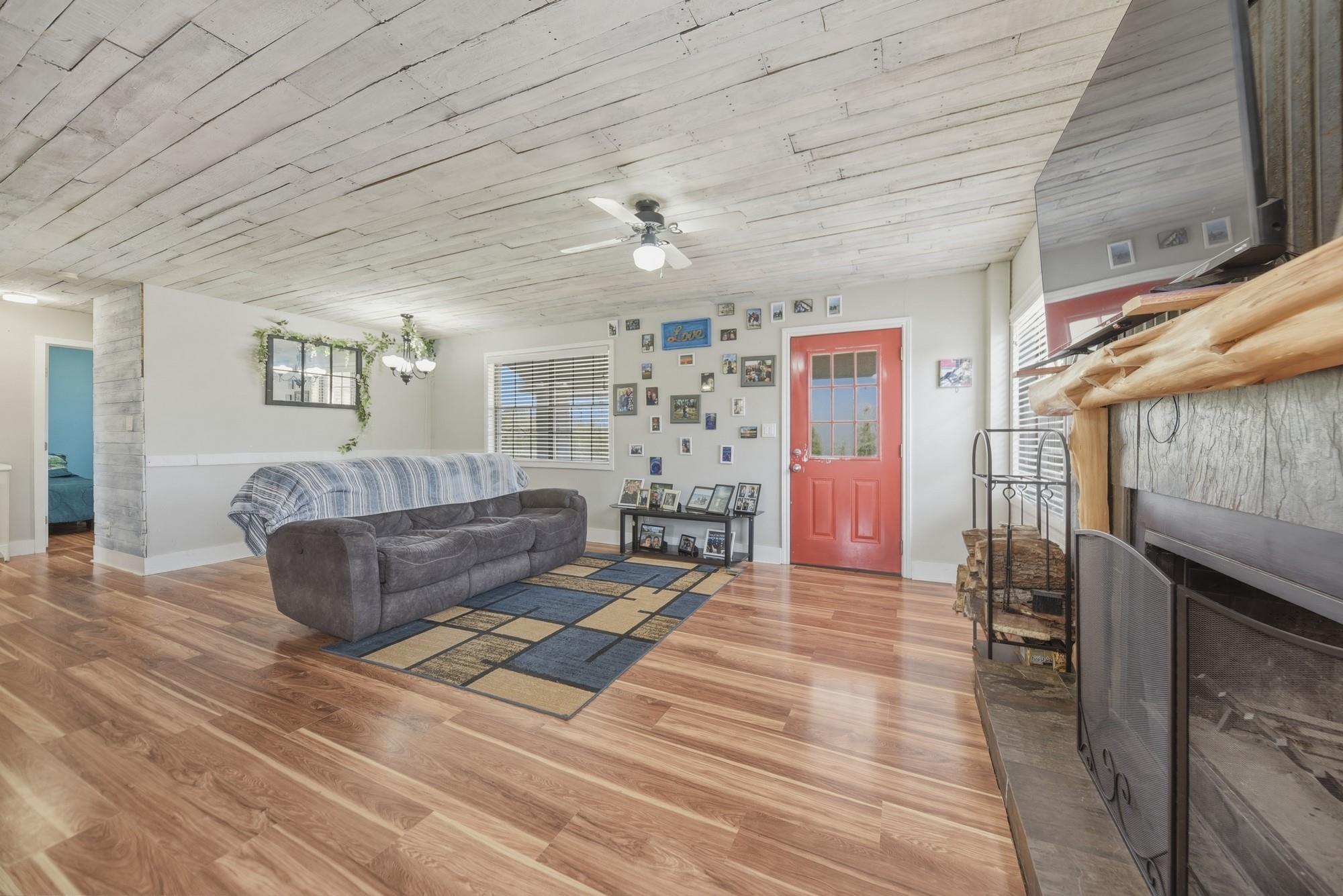 514 Forest Oak Drive