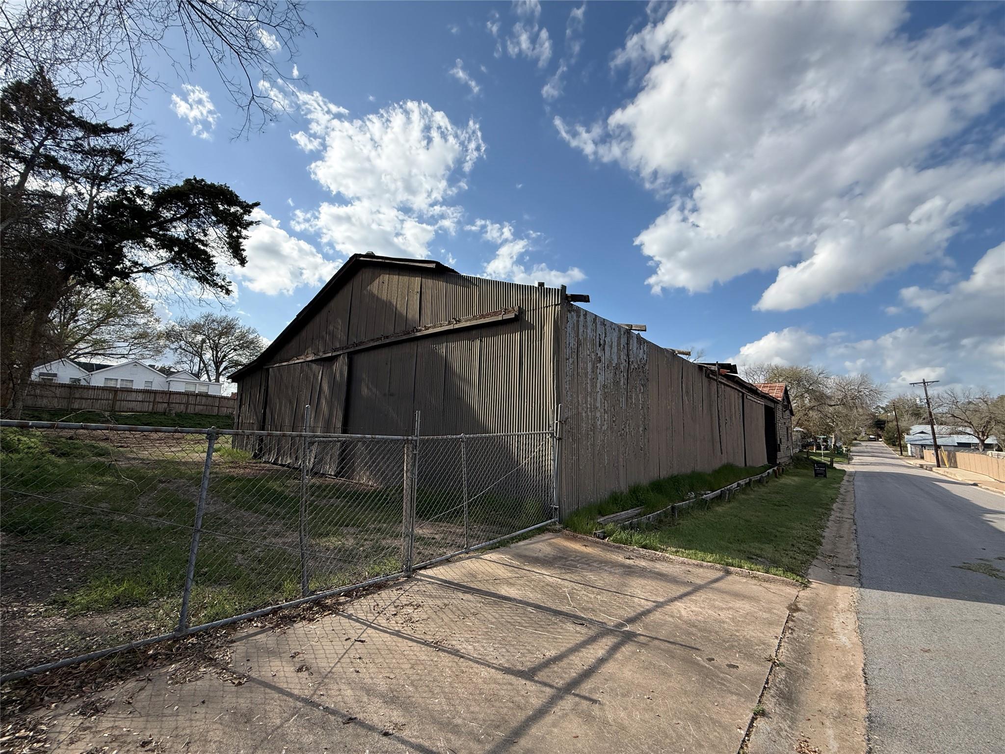 1702 S Baylor Street