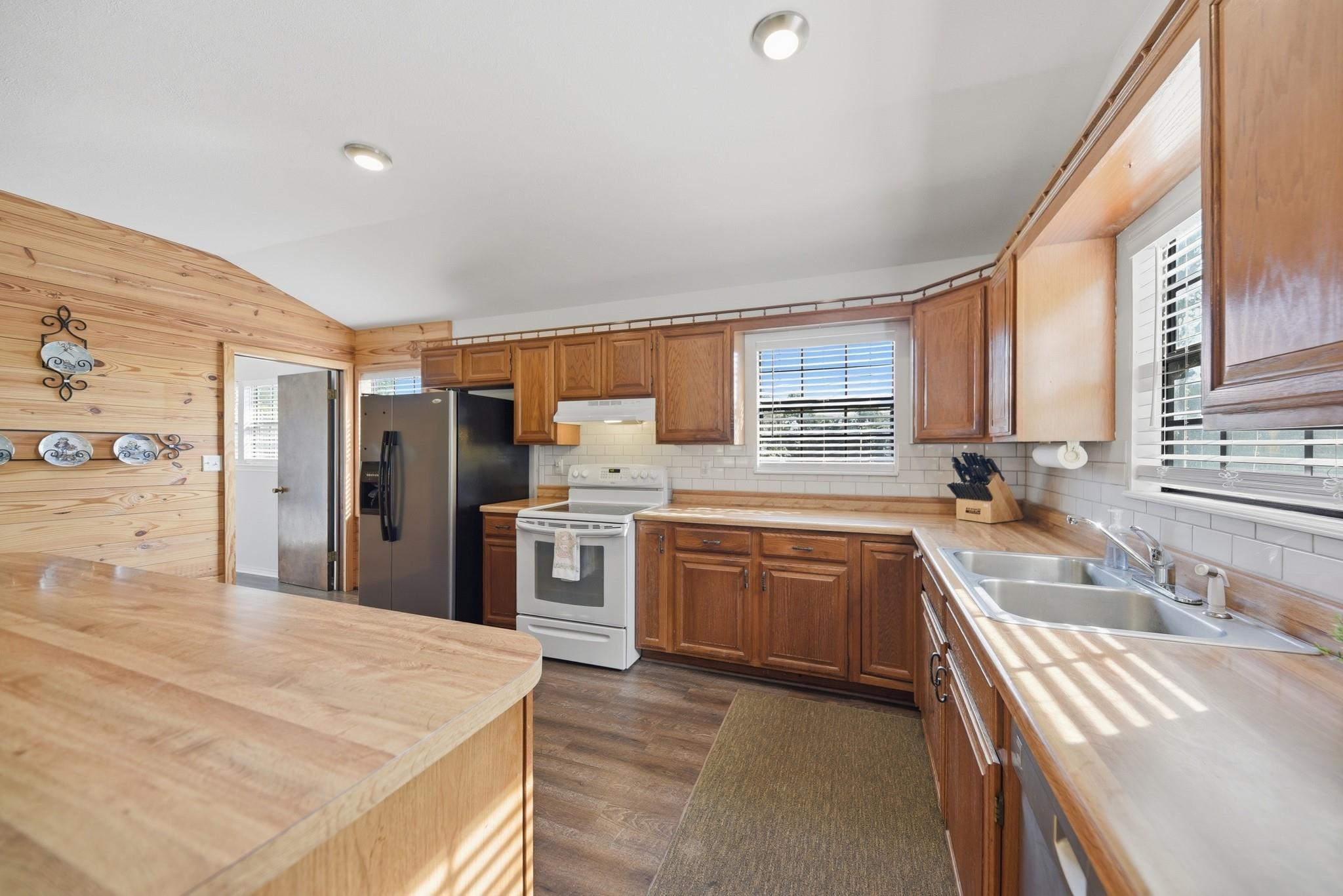 9470 Lake Forest Circle