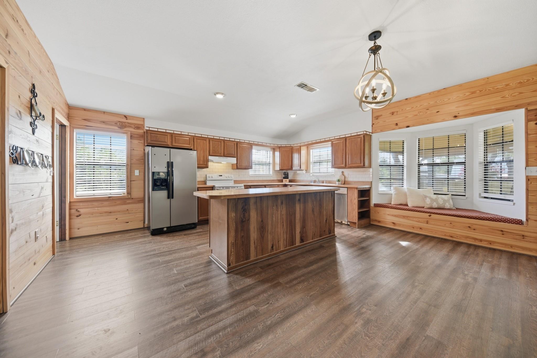 9470 Lake Forest Circle
