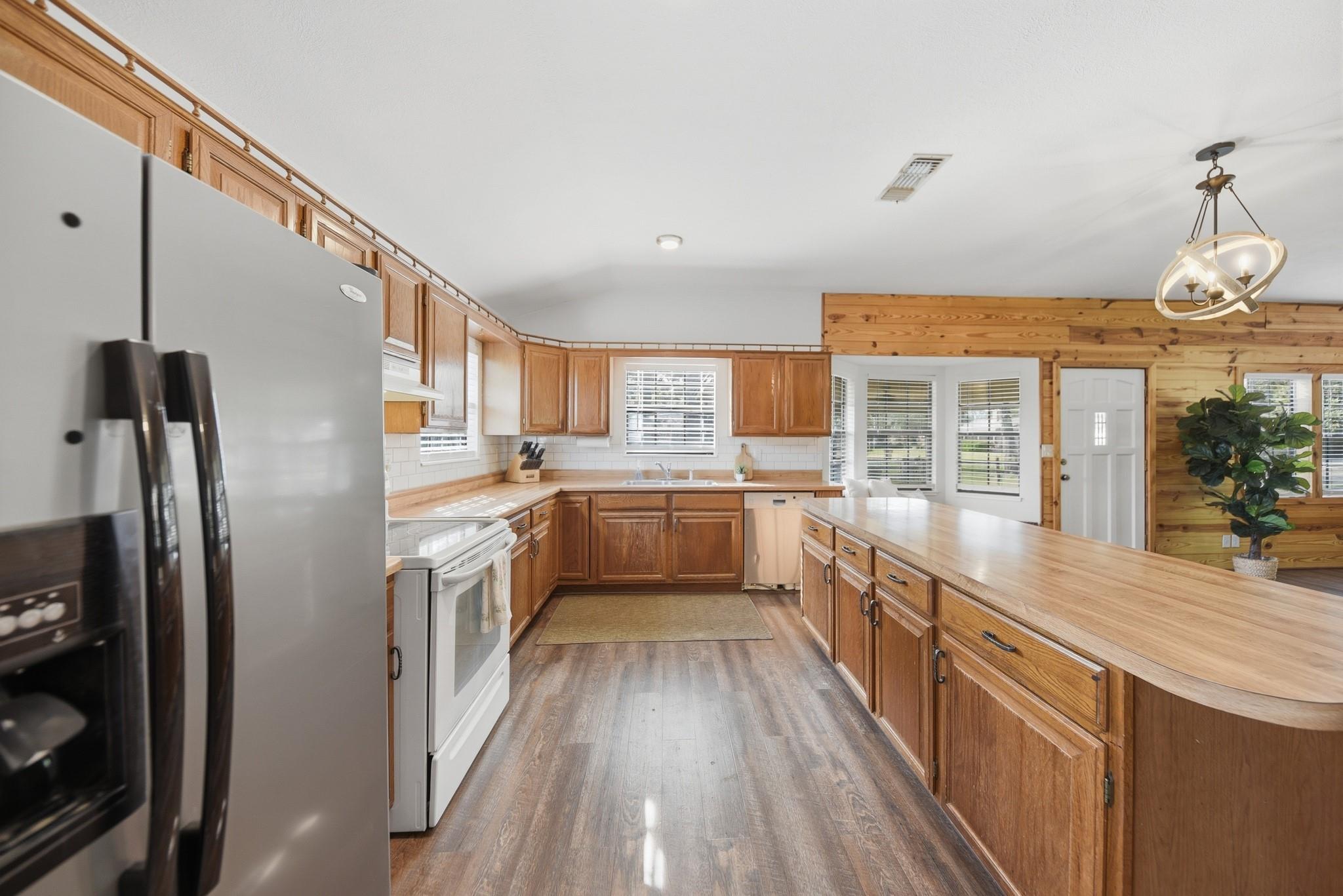 9470 Lake Forest Circle