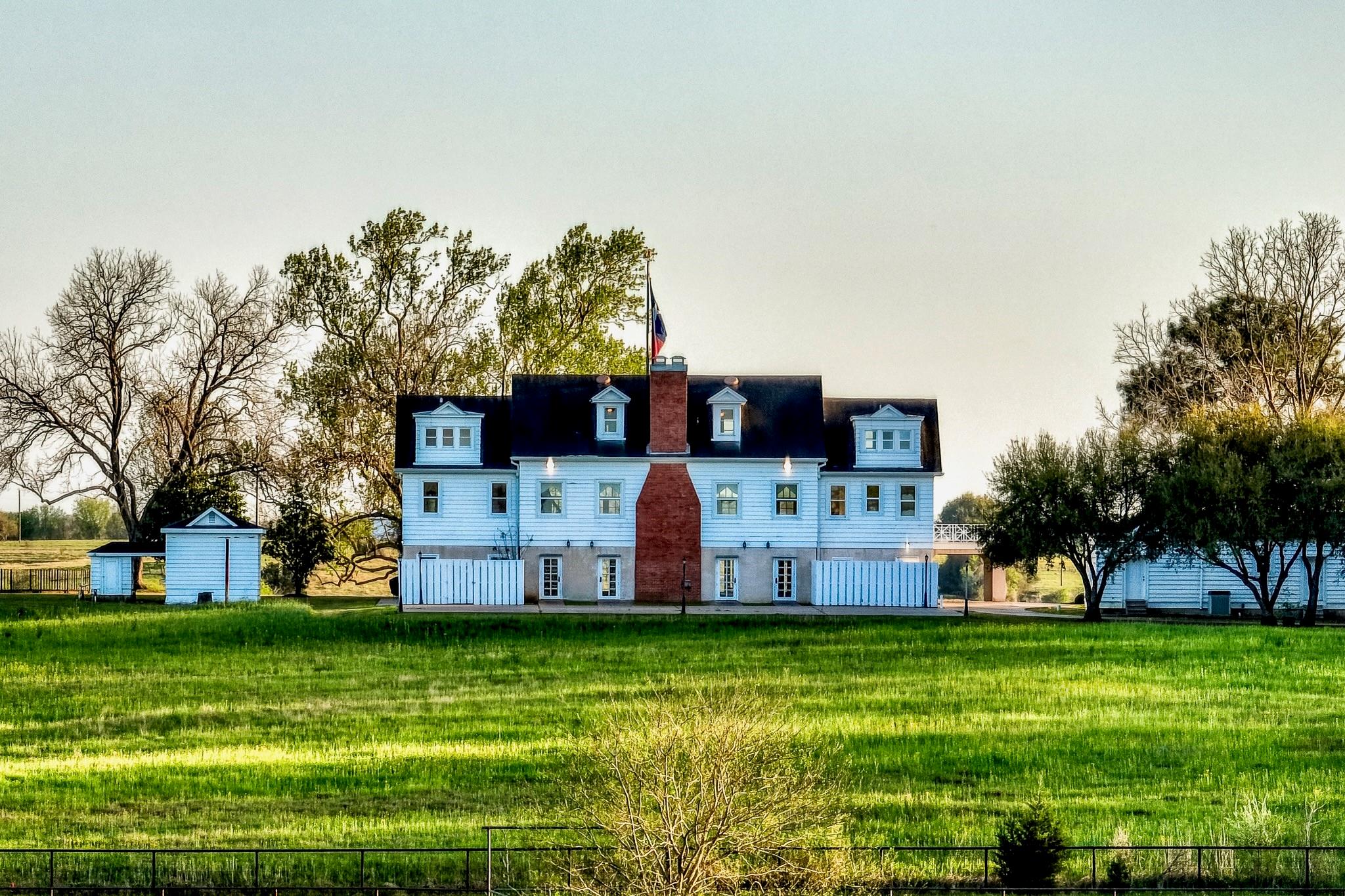 3401 Us Highway 290 E