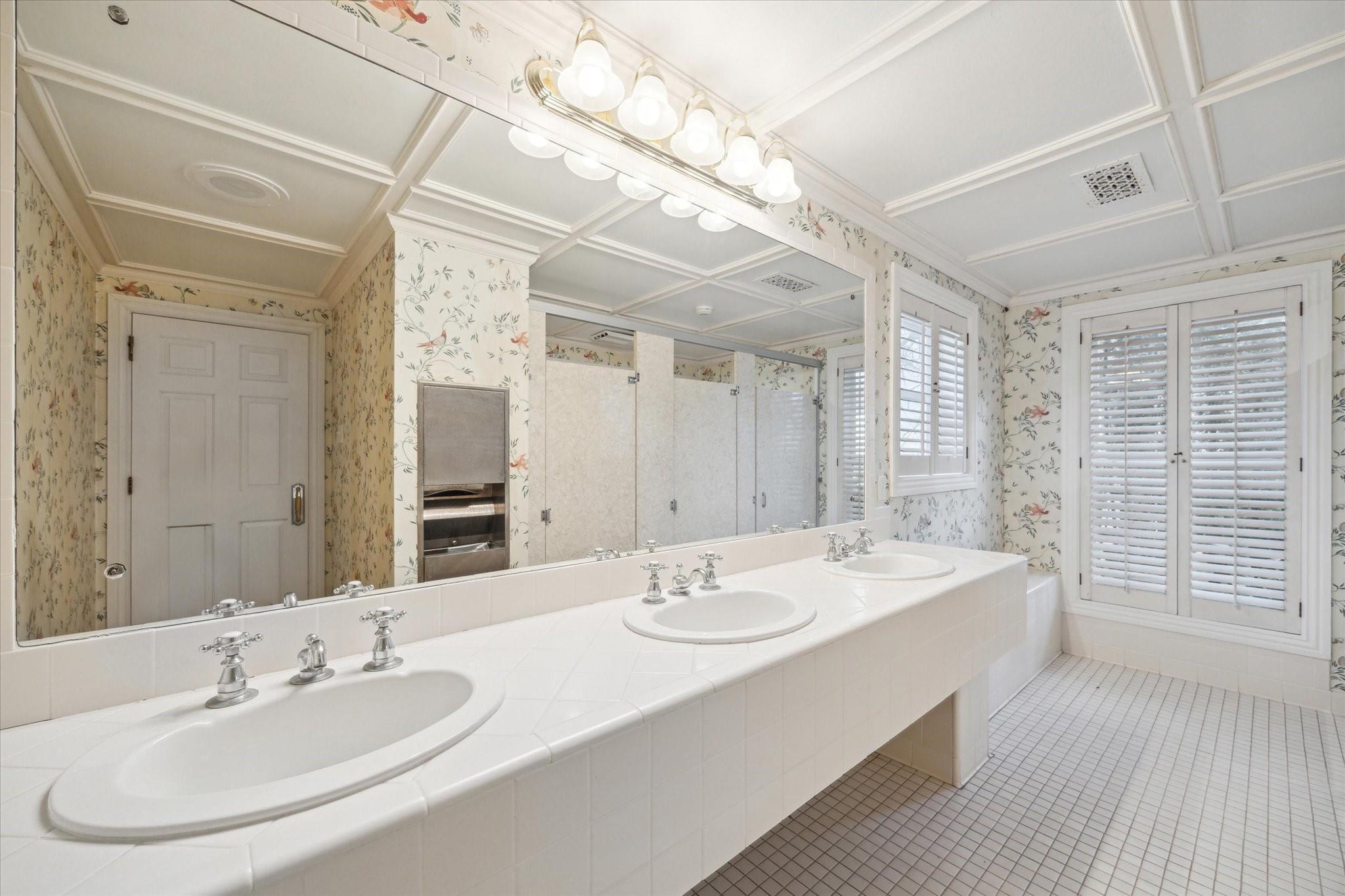 3401 Us Highway 290 E