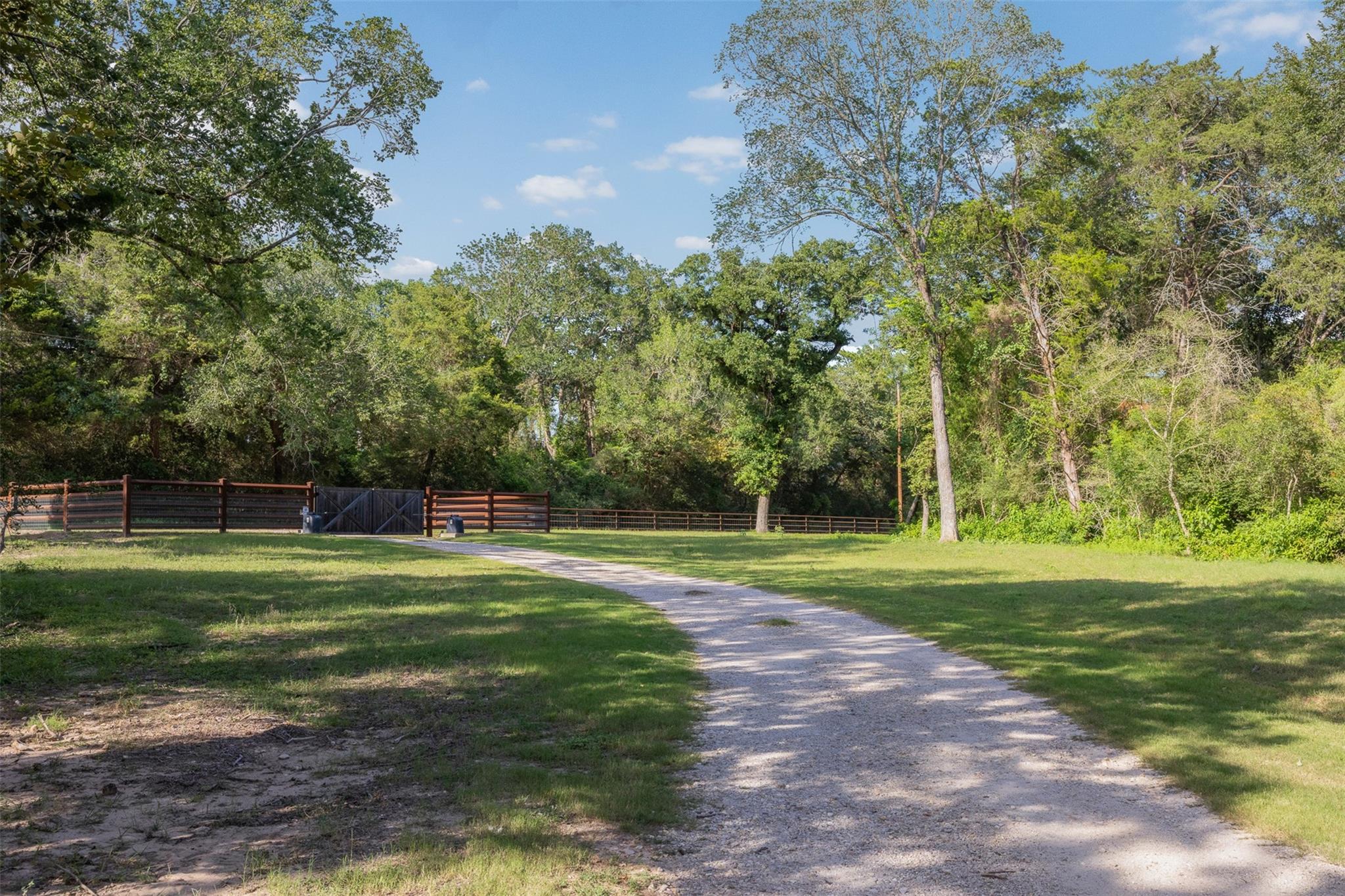 7521 Schoenau Road