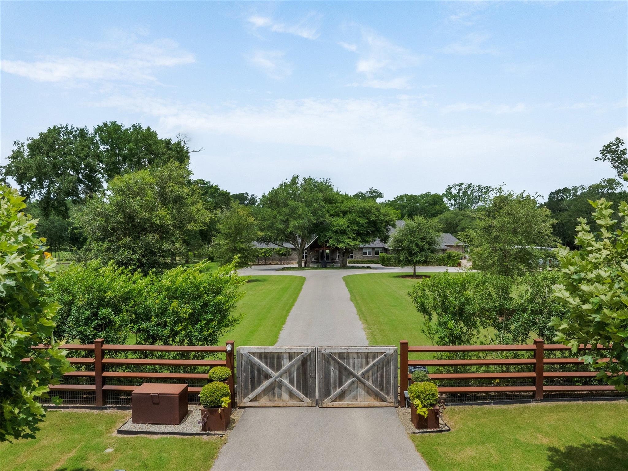 7521 Schoenau Road