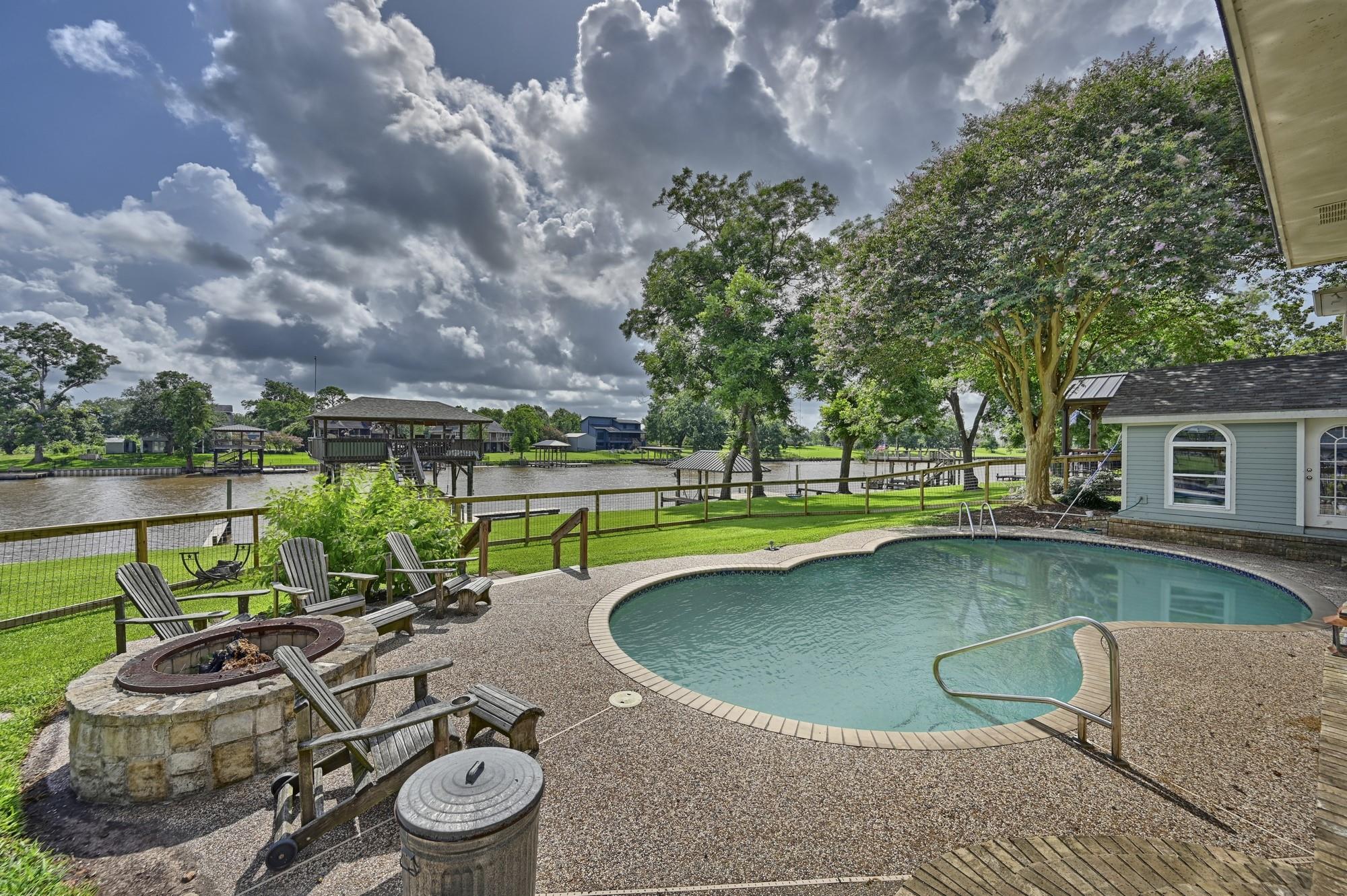 323 E County Road 461b