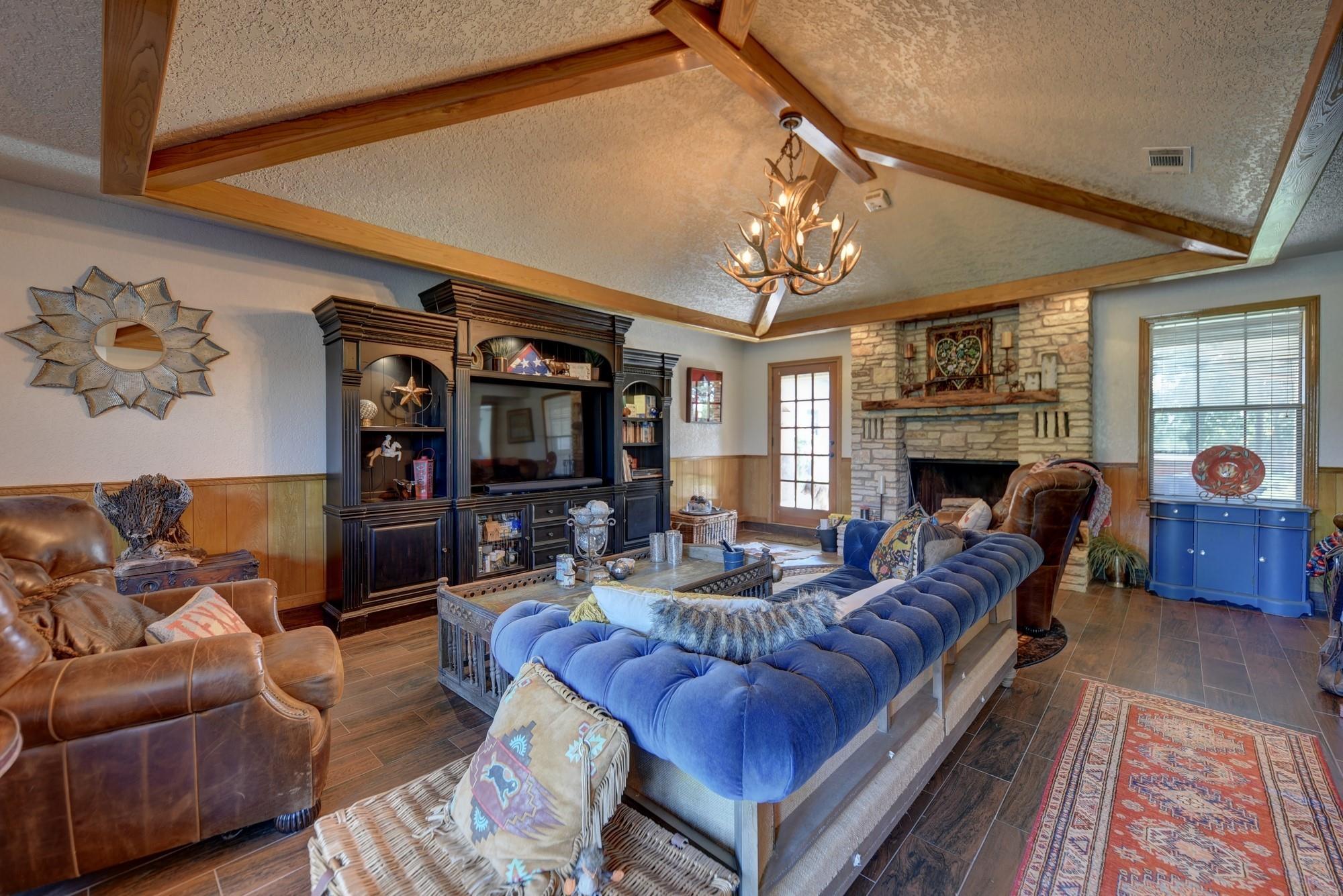 1045 Private Road 7005