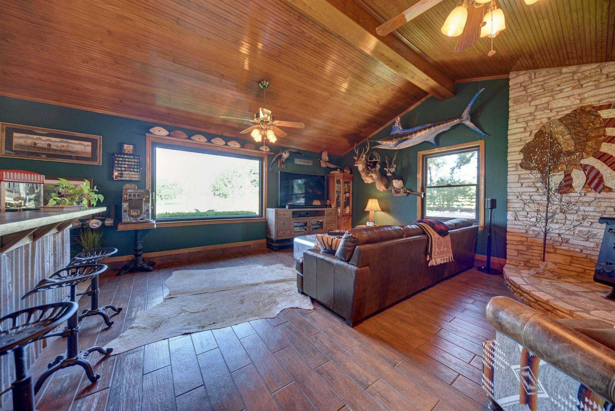 1045 Private Road 7005