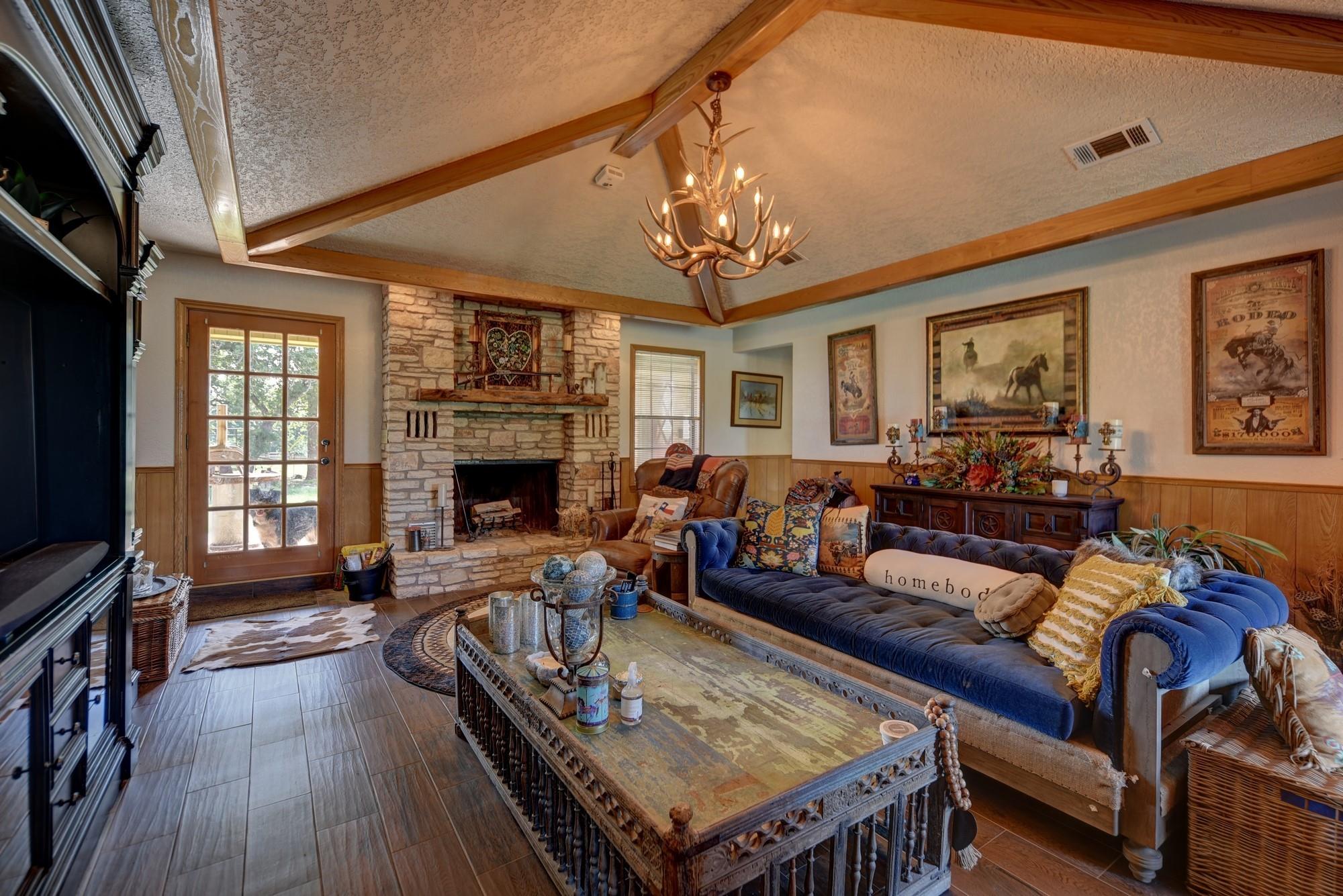 1045 Private Road 7005