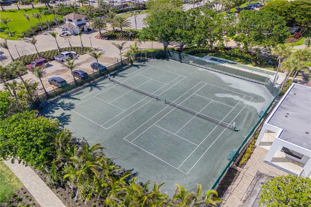 2400 Gulf Shore BLVD N # 305