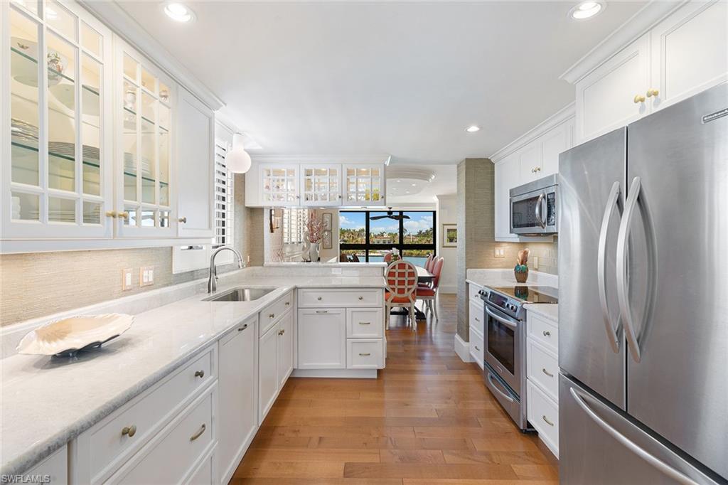 2400 Gulf Shore BLVD N # 305