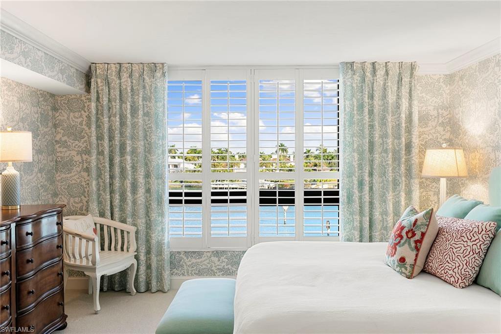 2400 Gulf Shore BLVD N # 305