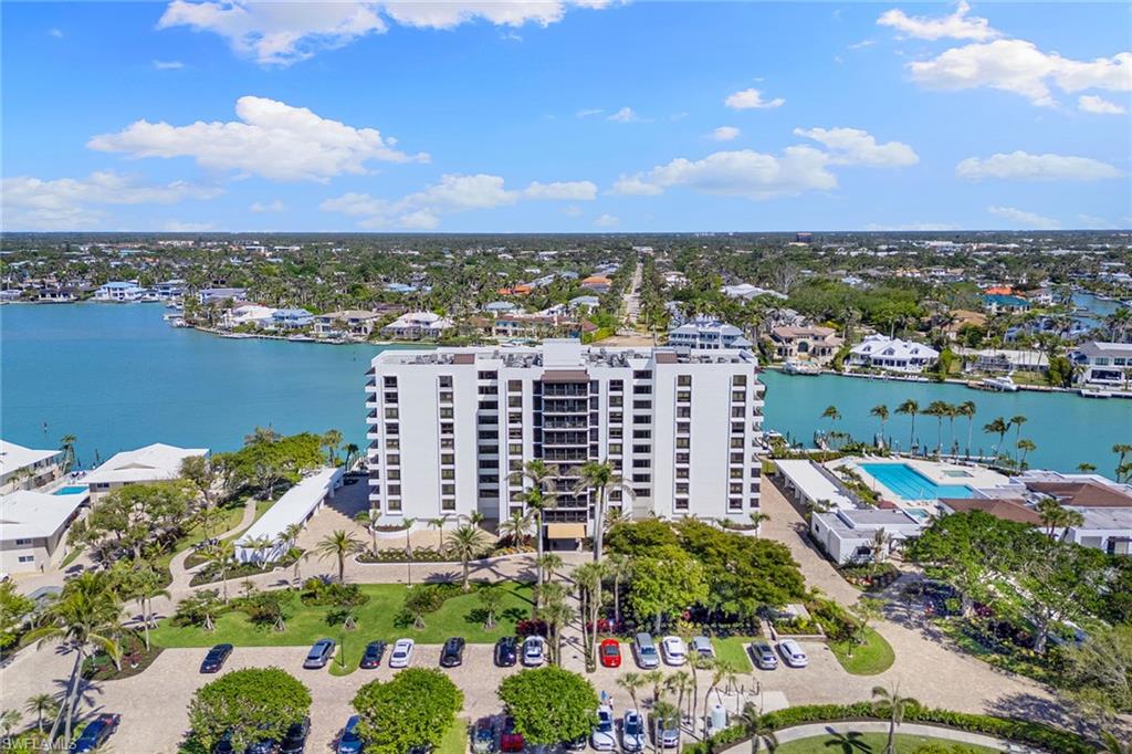 2400 Gulf Shore BLVD N # 305