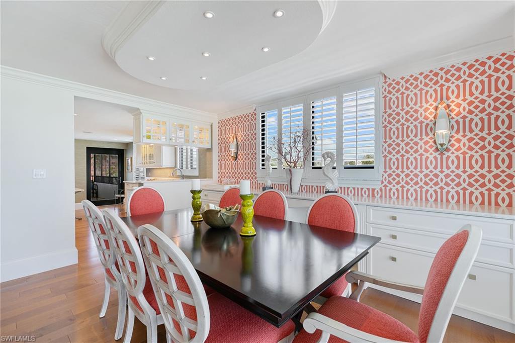 2400 Gulf Shore BLVD N # 305