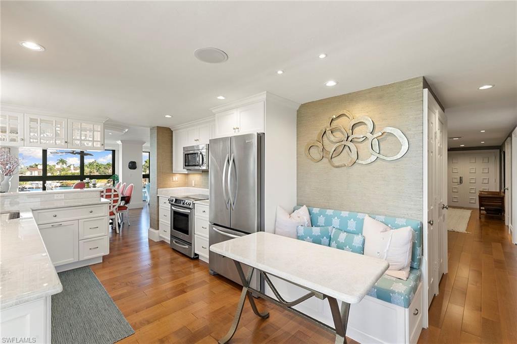 2400 Gulf Shore BLVD N # 305