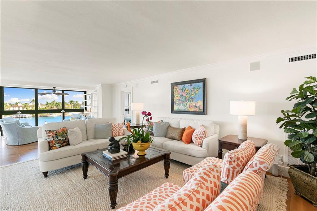 2400 Gulf Shore BLVD N # 305