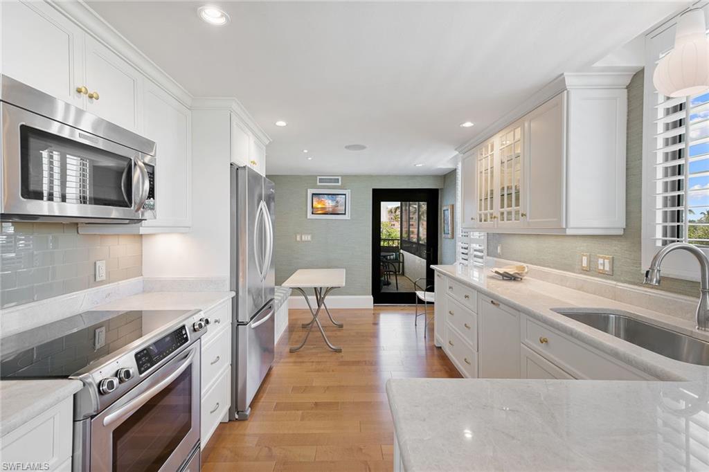 2400 Gulf Shore BLVD N # 305