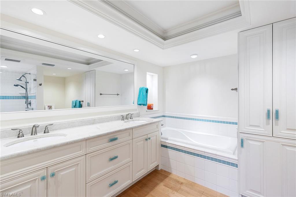 2400 Gulf Shore BLVD N # 305