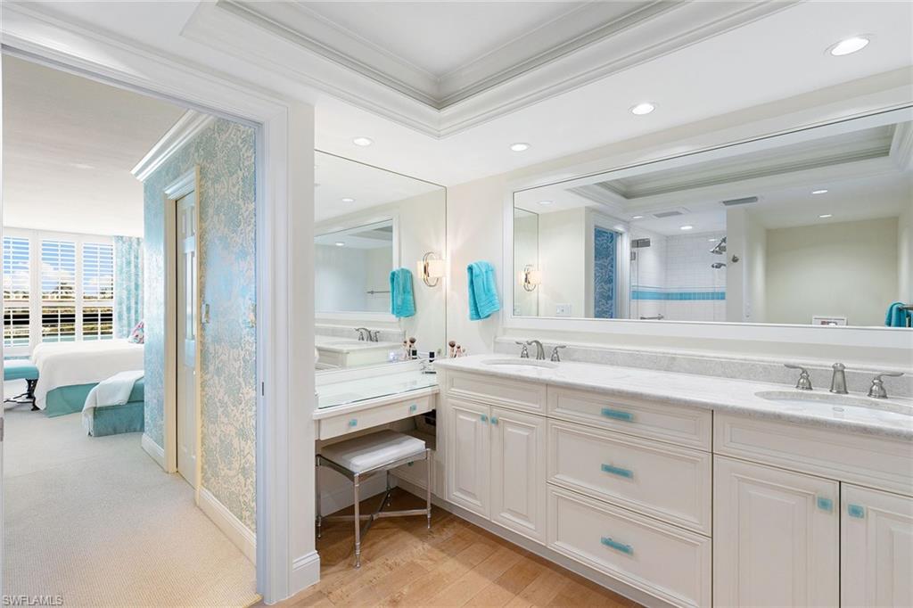 2400 Gulf Shore BLVD N # 305