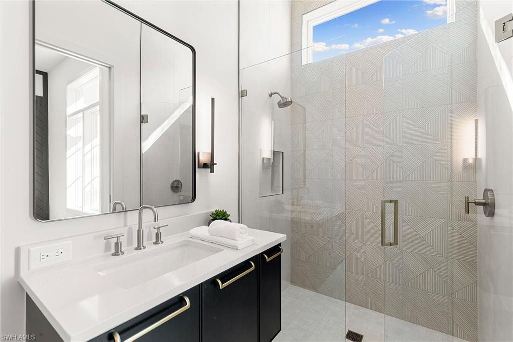 2337 Anthony CT, NAPLES