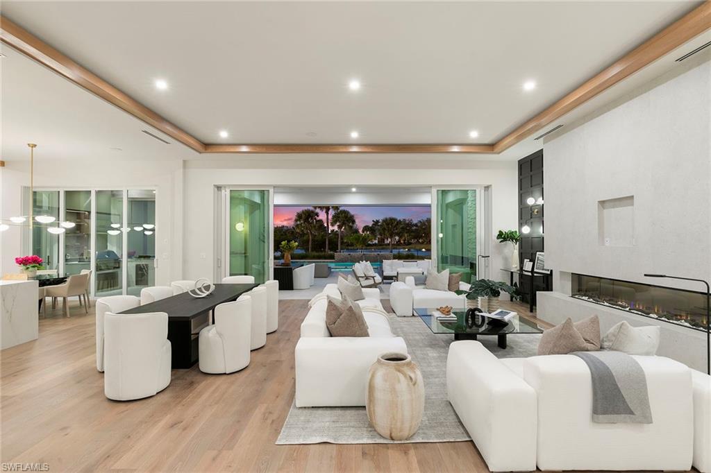 2337 Anthony CT, NAPLES