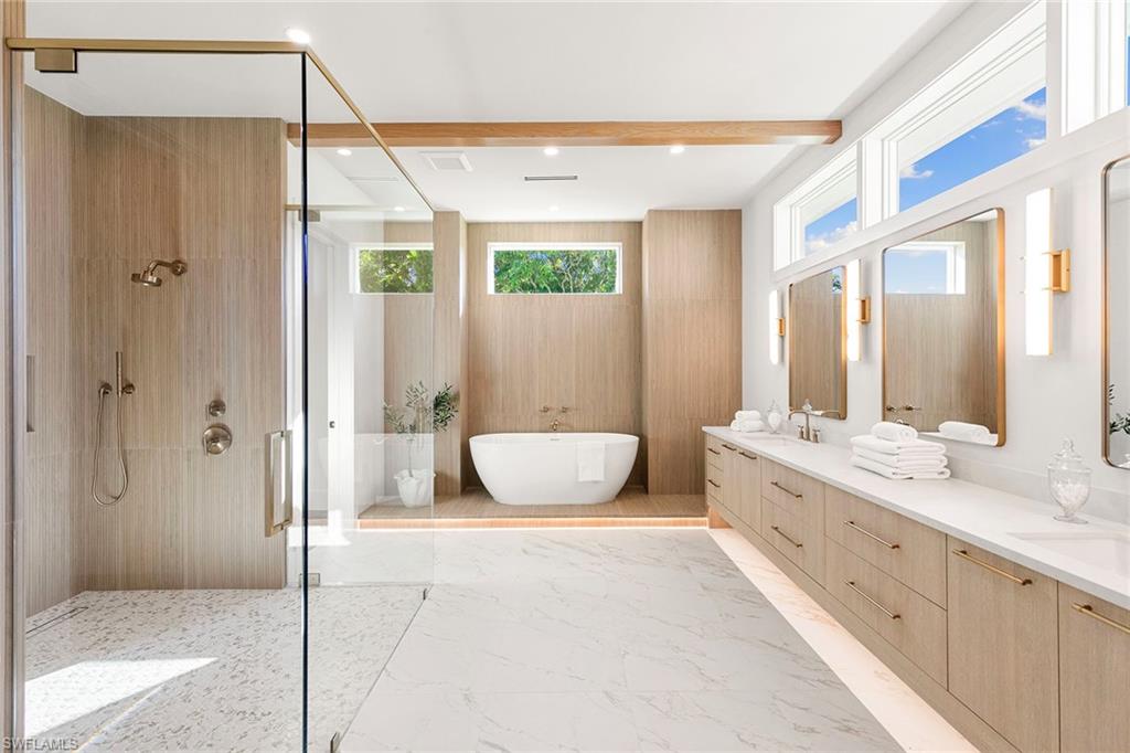 2337 Anthony CT, NAPLES