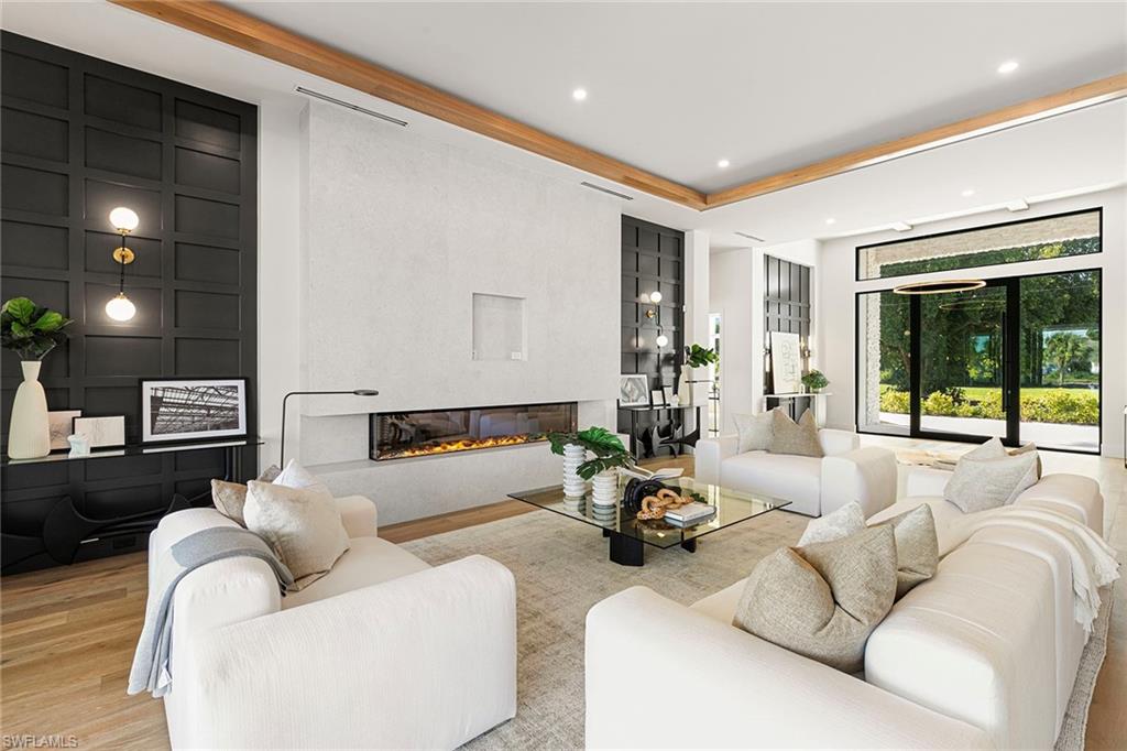 2337 Anthony CT, NAPLES