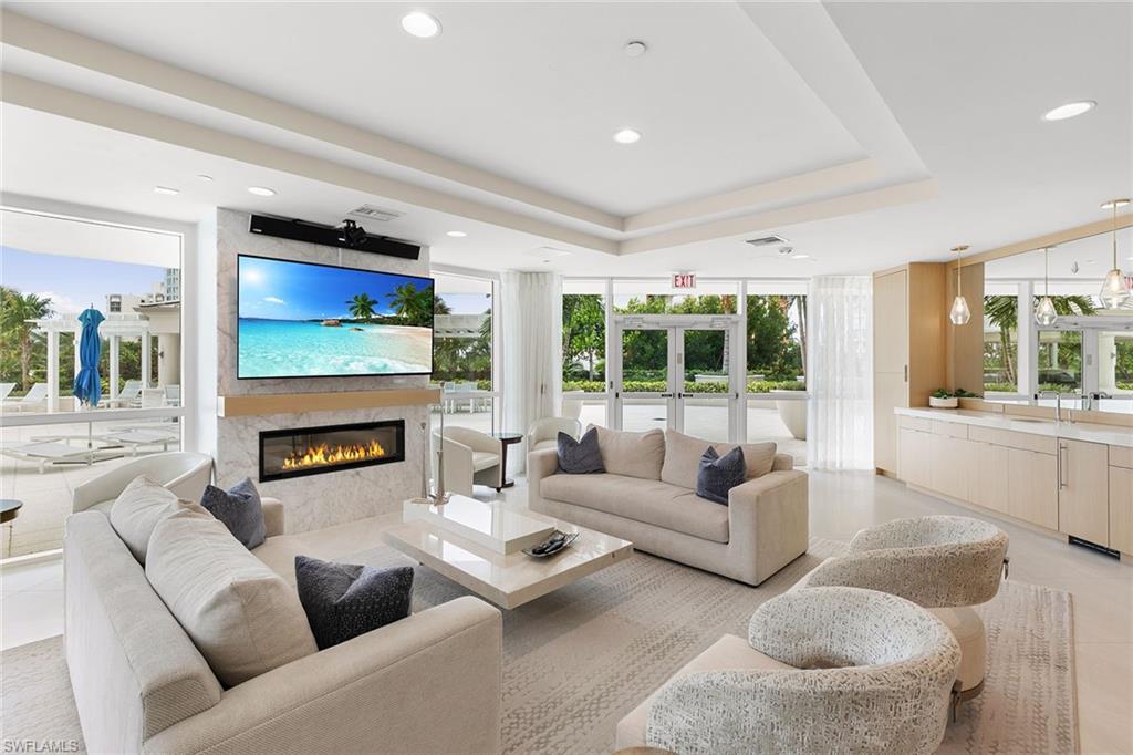 4255 Gulf Shore BLVD N 801