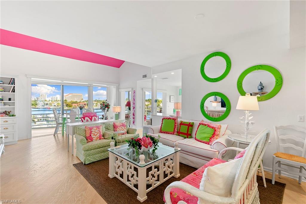 4560 Gulf Shore BLVD N 3-323