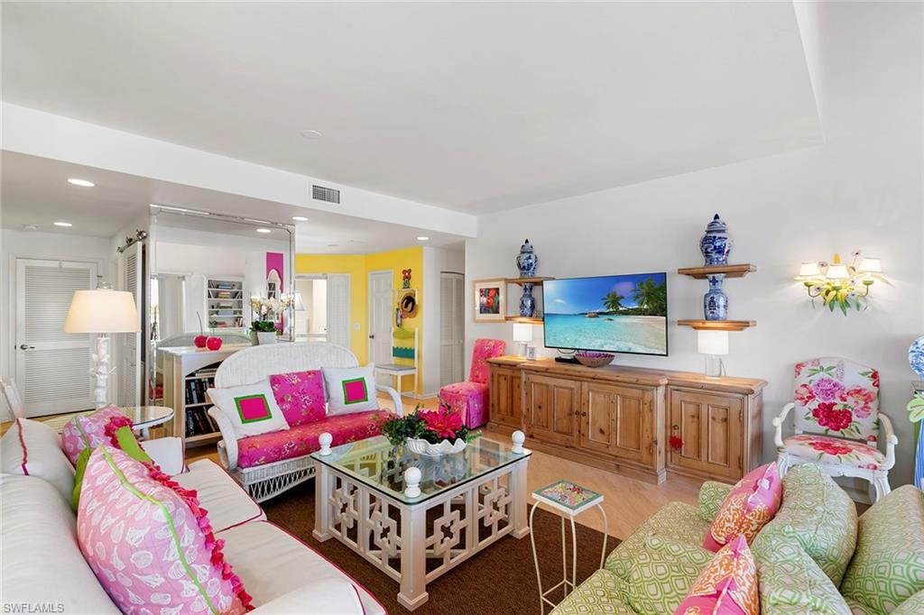 4560 Gulf Shore BLVD N 3-323