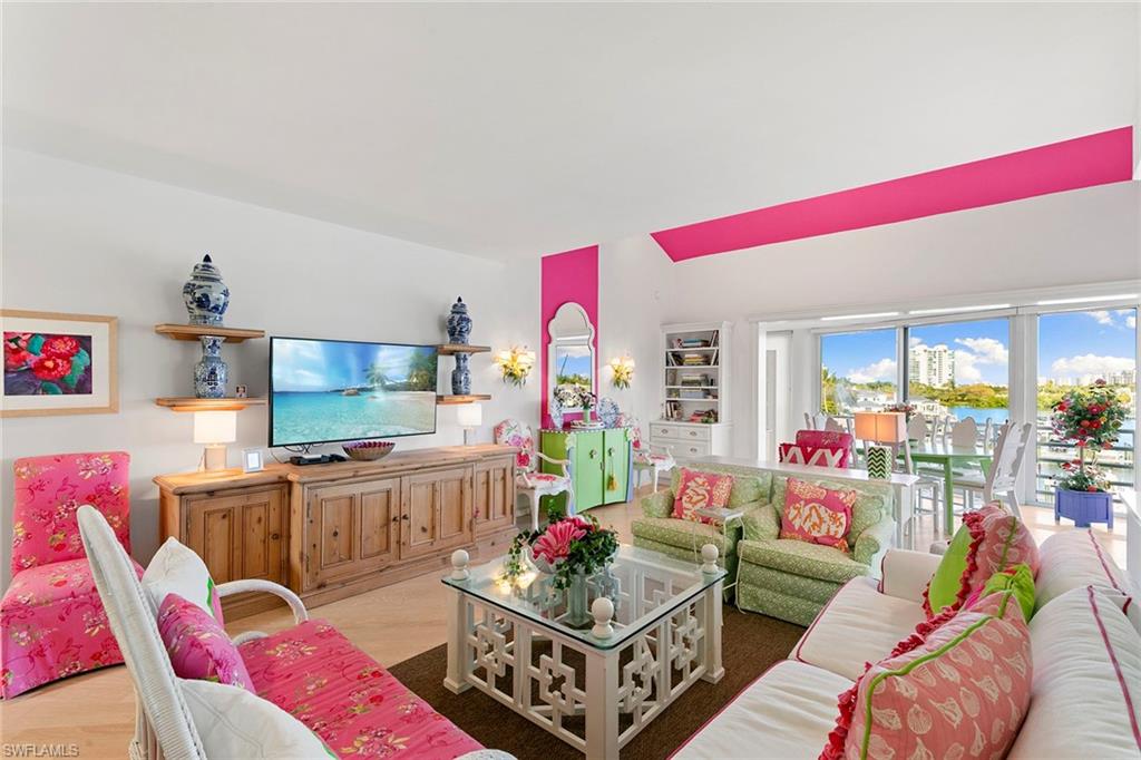 4560 Gulf Shore BLVD N 3-323