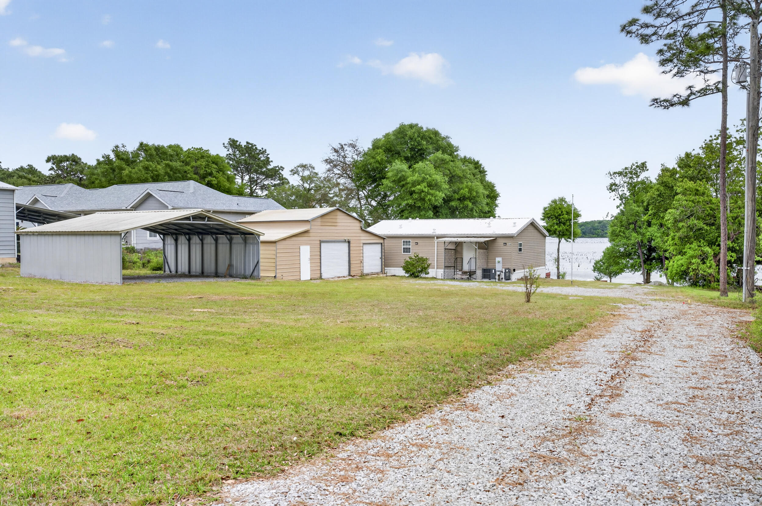 535 Kings Lake Boulevard, DeFuniak Springs