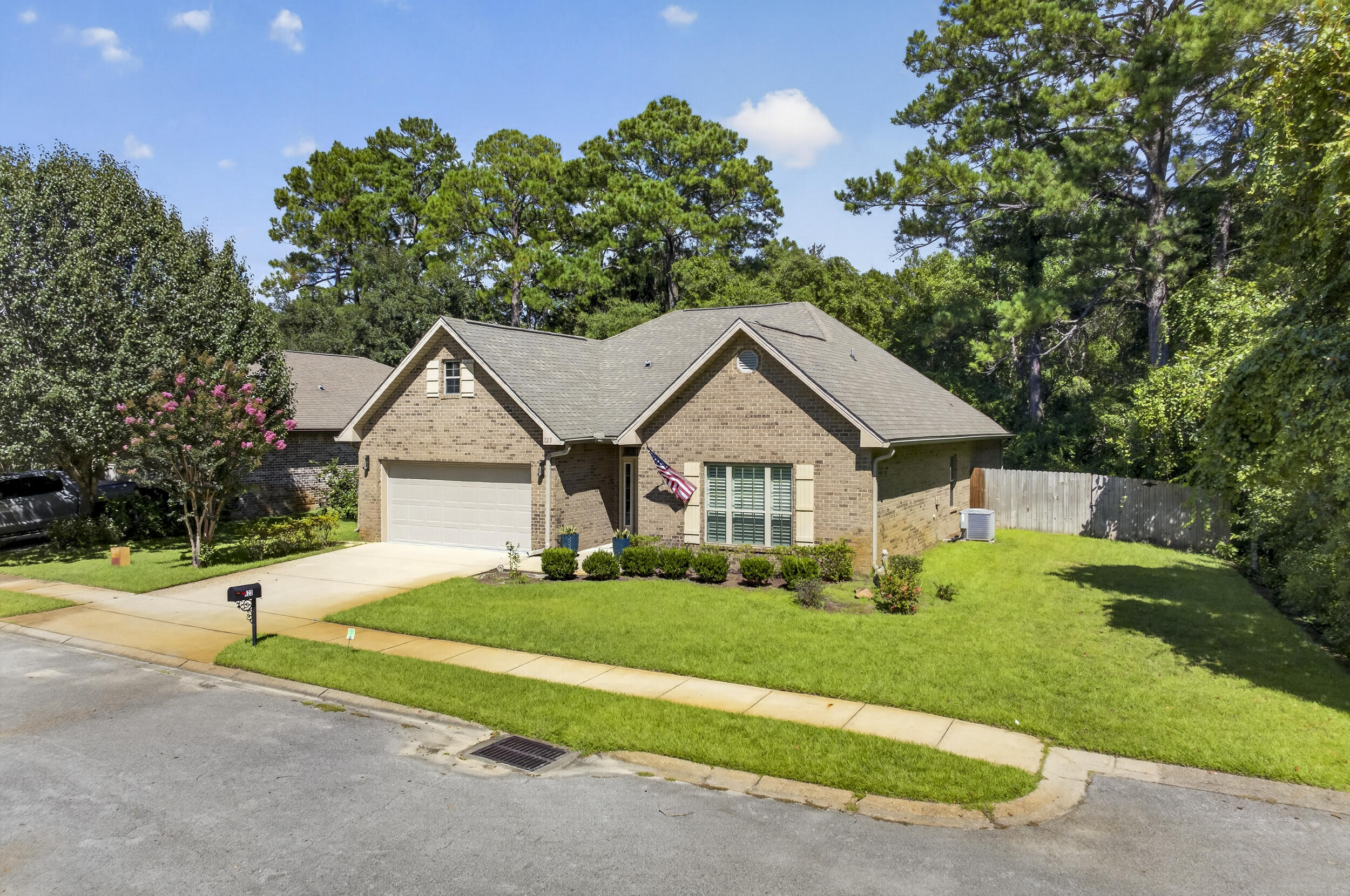 123 Big Oak Lane