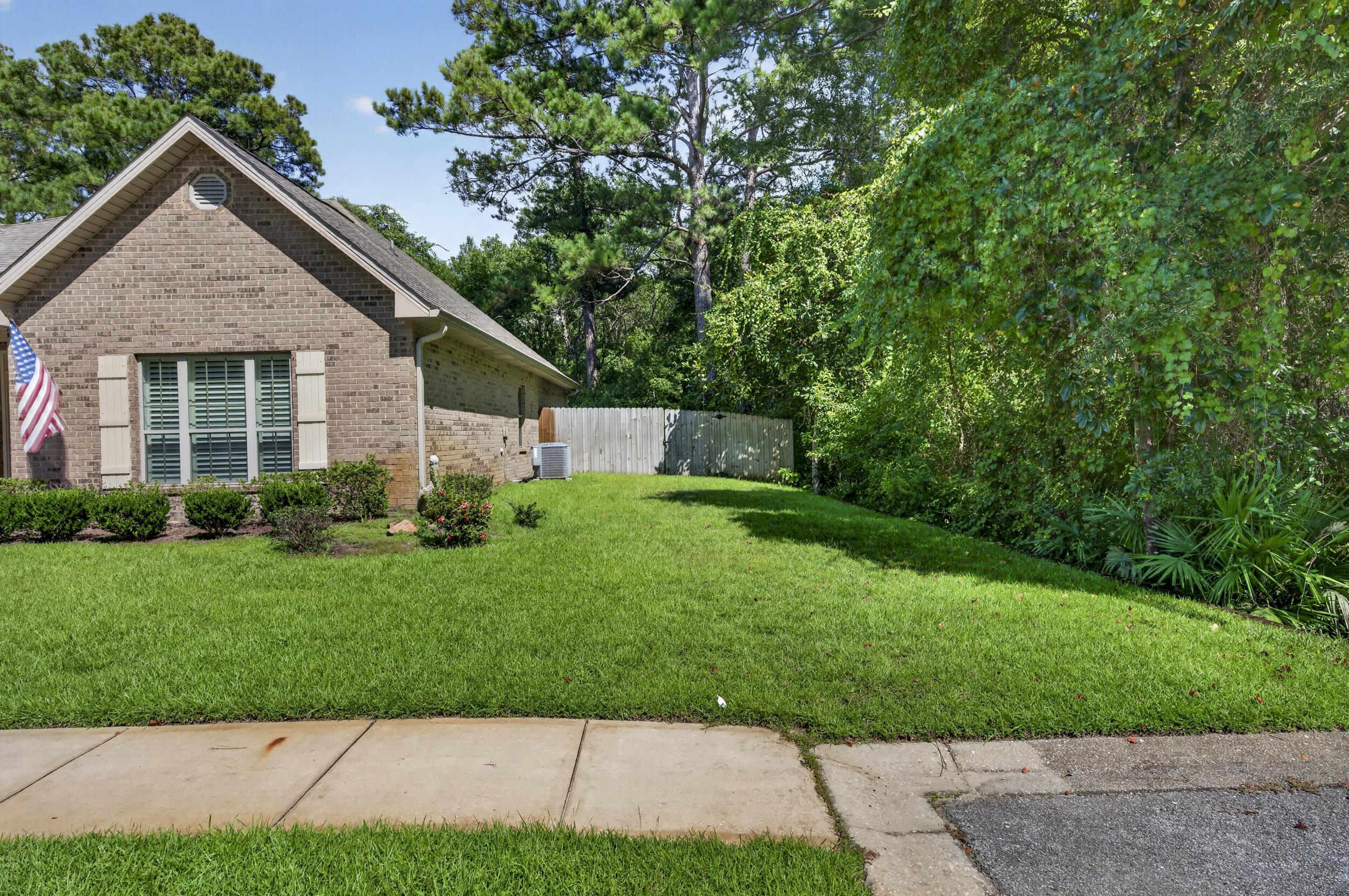 123 Big Oak Lane