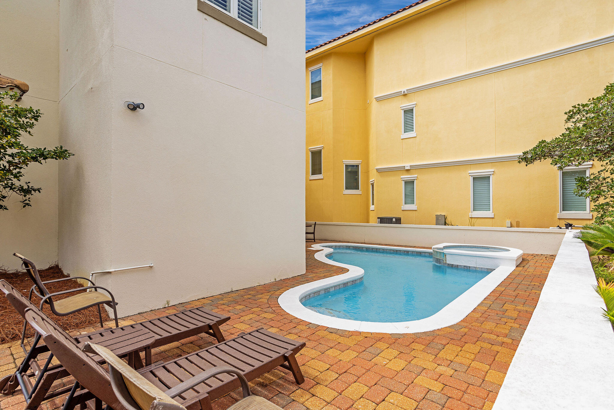 4713 Ocean Boulevard